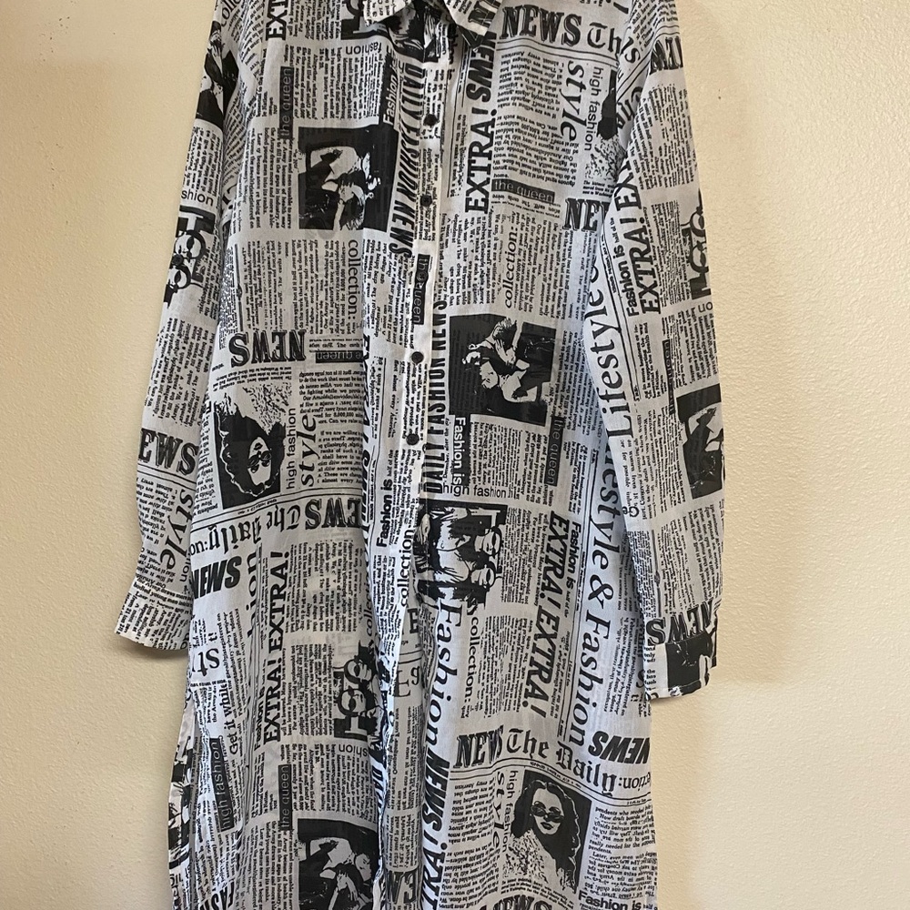 Live 4 Truth Black & White Newspaper Print Button-Up Small
